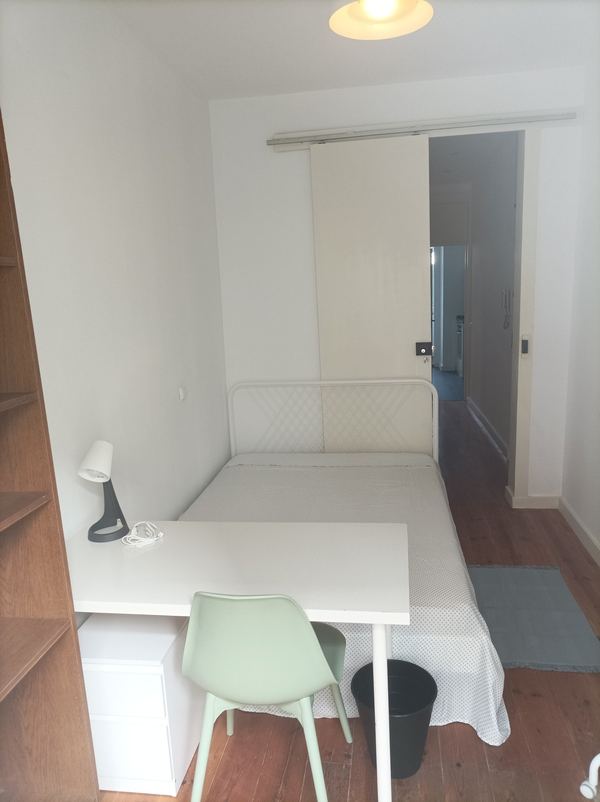 Bright Riverside Double Room 2 with Desk & Terrace Access — photo 25
