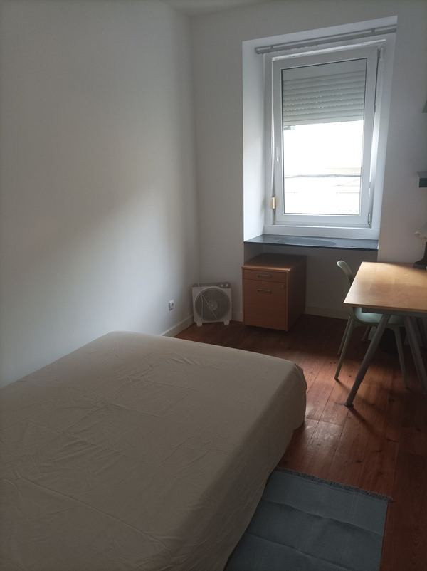 Bright Riverside Double Room 2 with Desk & Terrace Access — photo 4