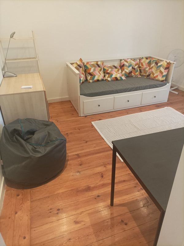 Bright Riverside Double Room 2 with Desk & Terrace Access — photo 9