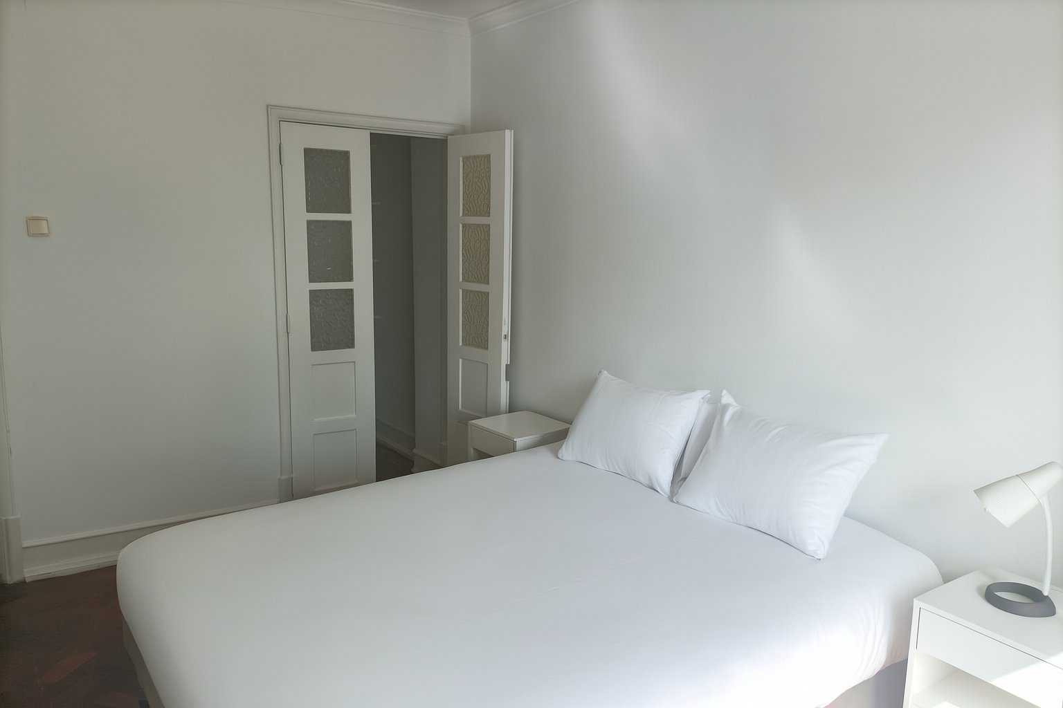 Fantastic Room 4 with Balcony Access — Flat J, Alto do Pina