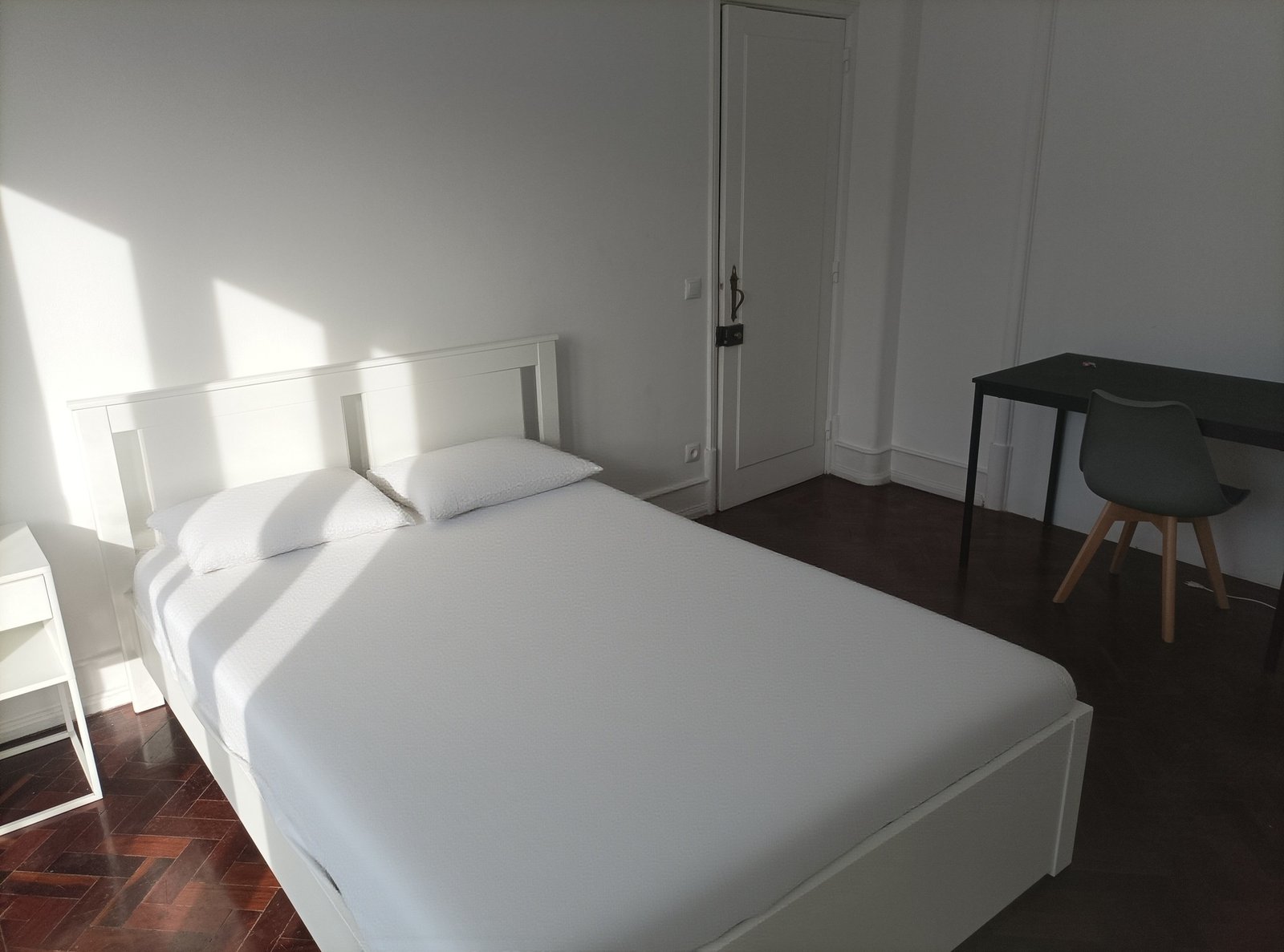 Fantastic Well-furnished Double-Bed Room 1 in Alto do Pina — Flat J, Alto do Pina