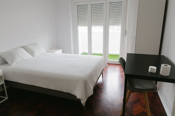 Big and modern Double Room 3 in Alto do Pina — photo 17