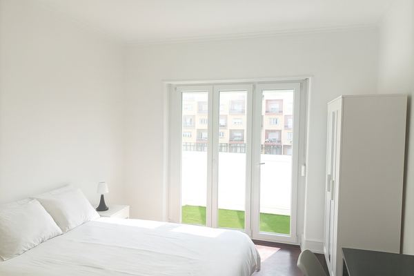 Big and modern Double Room 3 in Alto do Pina — photo 18