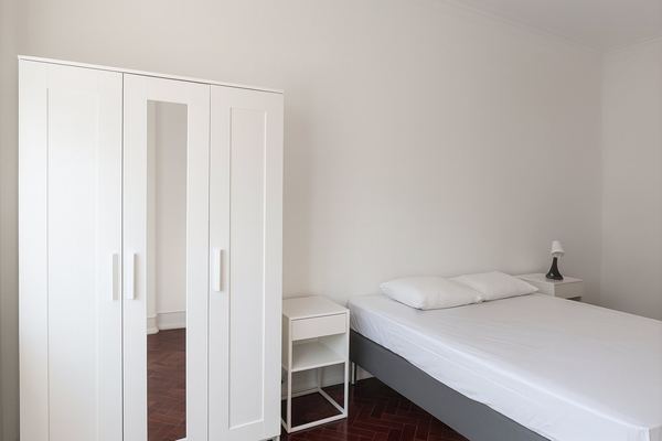 Big and modern Double Room 3 in Alto do Pina — photo 3
