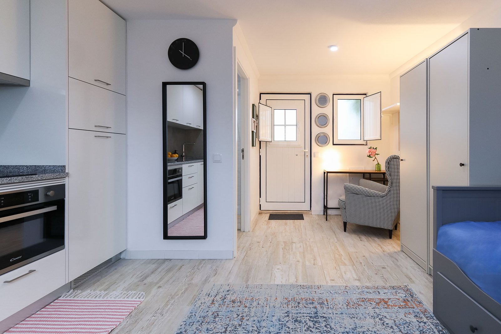 Studio Bedroom — photo 10