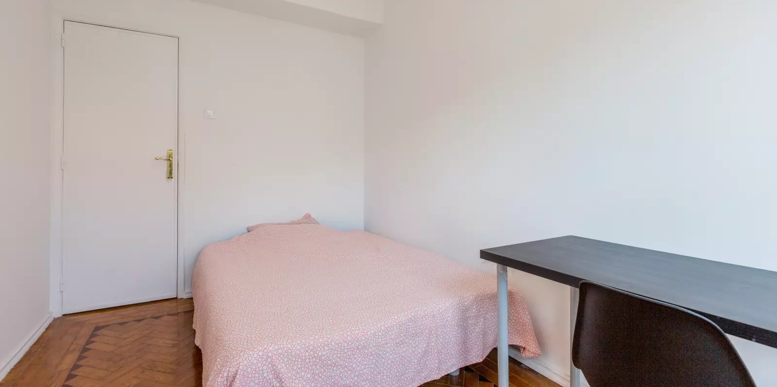 Airy Double Room 1 with Desk & Balcony Access
