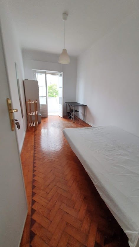 Sunny Double Room 2 with Desk & Balcony Access