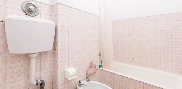 Inviting Double Room 3 with Desk & Balcony Access — photo 9