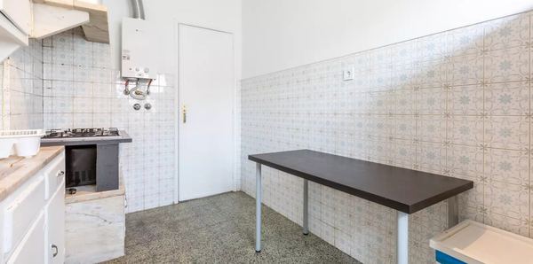 Inviting Double Room 3 with Desk & Balcony Access — photo 11