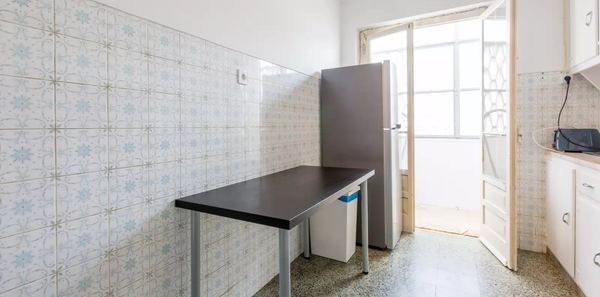 Inviting Double Room 3 with Desk & Balcony Access — photo 12