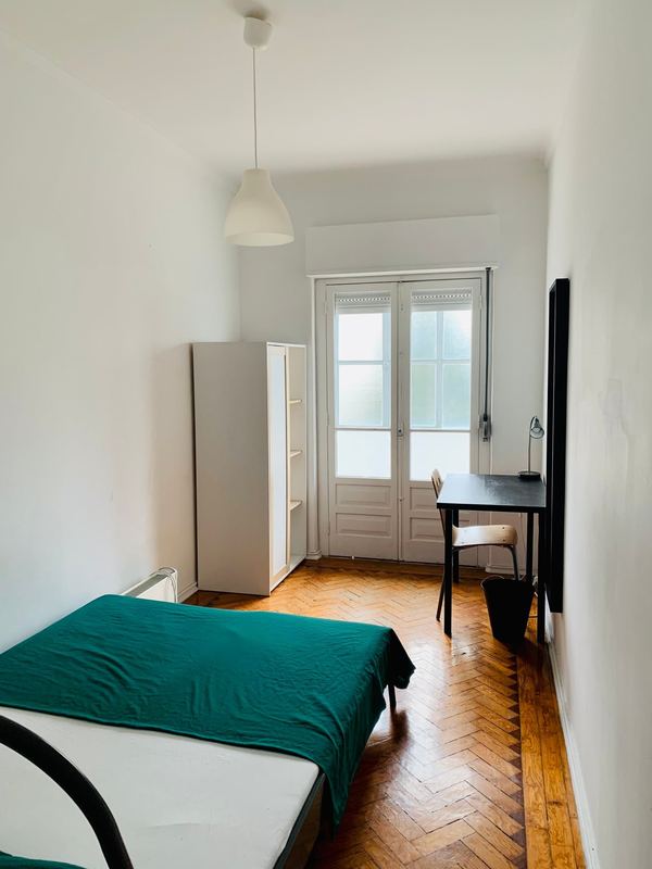 Inviting Double Room 3 with Desk & Balcony Access — photo 2