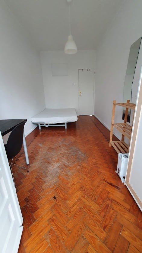 Inviting Double Room 3 with Desk & Balcony Access — photo 19