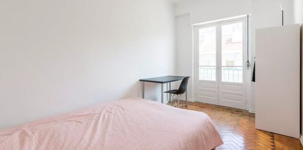 Inviting Double Room 3 with Desk & Balcony Access — photo 14