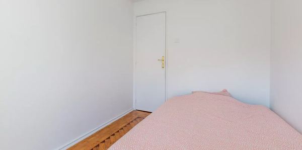Inviting Double Room 3 with Desk & Balcony Access — photo 15