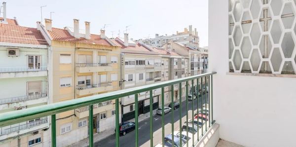 Inviting Double Room 3 with Desk & Balcony Access — photo 17