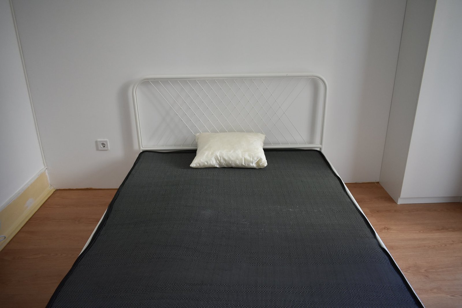 Spacious Double Room 4 with Desk & Natural Light