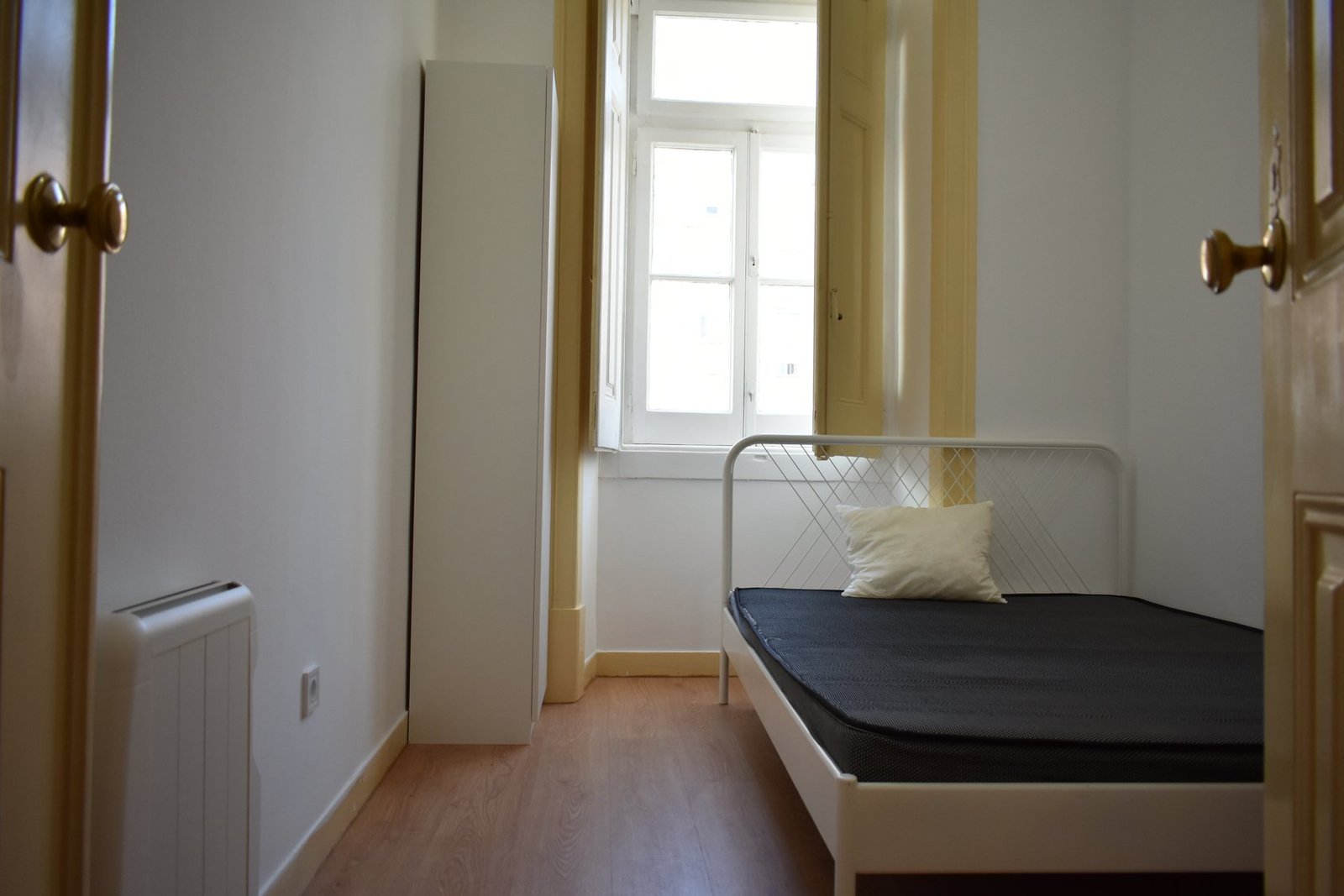 Comfortable Double Room 8 with Desk & Natural Light