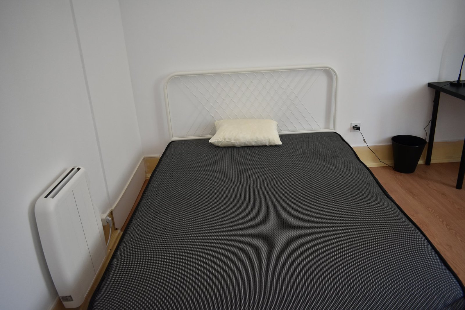 Inviting Double Room 6 with Desk & Natural Light