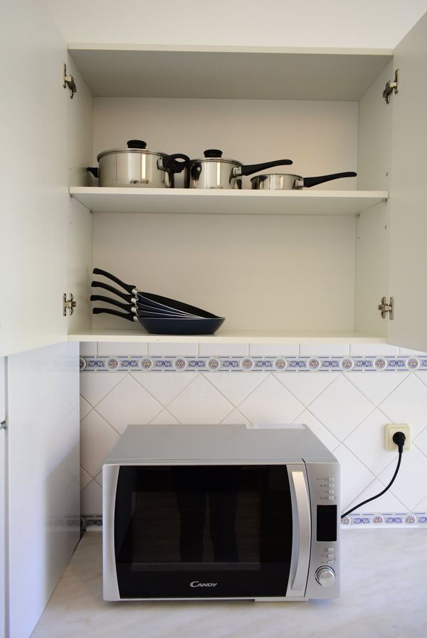 Inviting Double Room 6 with Desk & Natural Light — photo 9