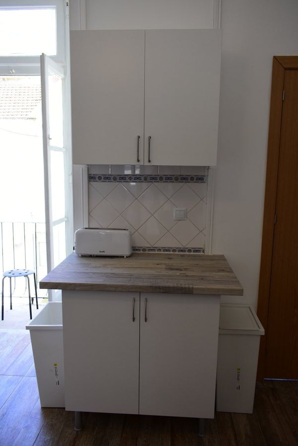 Inviting Double Room 6 with Desk & Natural Light — photo 13