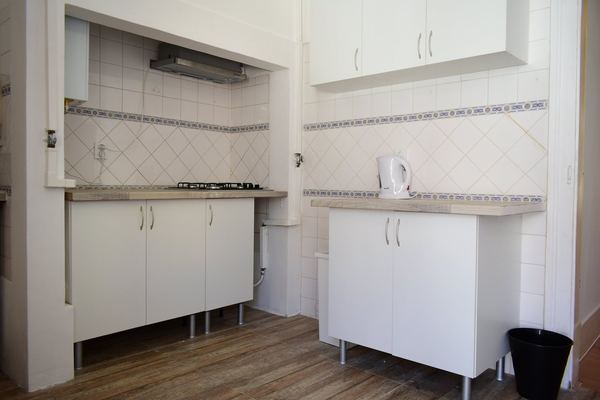 Inviting Double Room 6 with Desk & Natural Light — photo 16