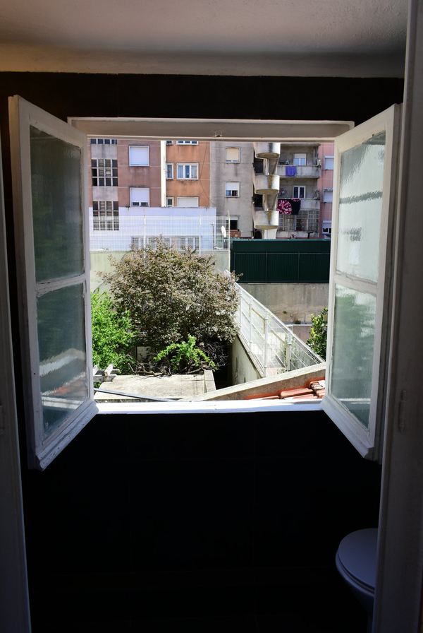 Inviting Double Room 6 with Desk & Natural Light — photo 25