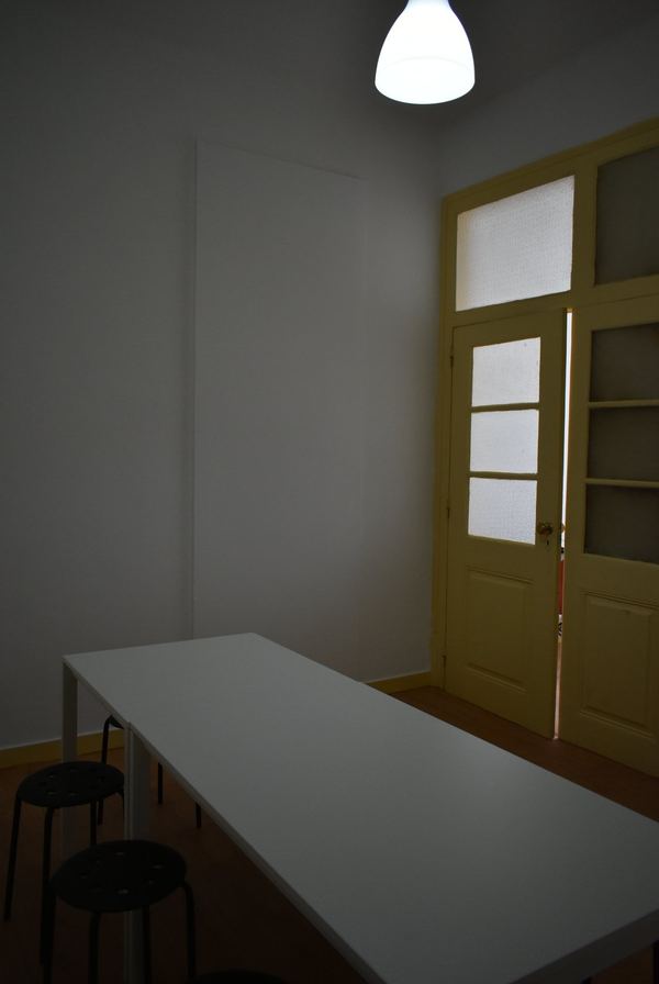 Inviting Double Room 6 with Desk & Natural Light — photo 26