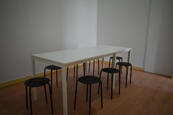 Inviting Double Room 6 with Desk & Natural Light — photo 27