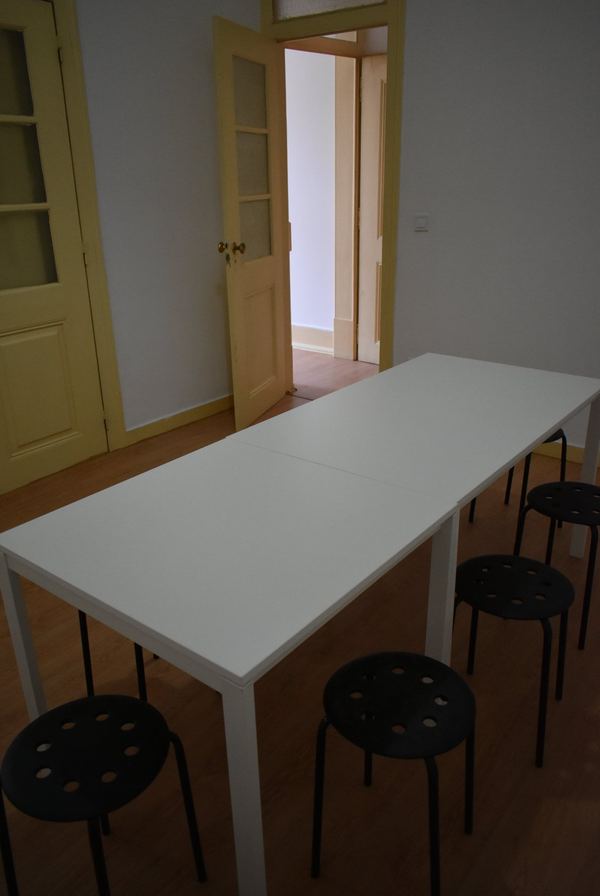 Inviting Double Room 6 with Desk & Natural Light — photo 28