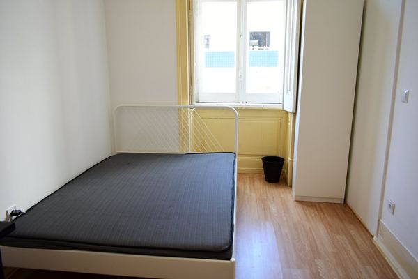 Inviting Double Room 6 with Desk & Natural Light — photo 29