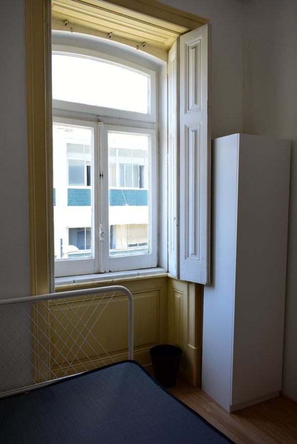 Inviting Double Room 6 with Desk & Natural Light — photo 34