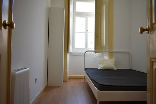 Inviting Double Room 6 with Desk & Natural Light — photo 43