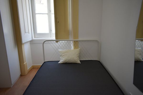 Inviting Double Room 6 with Desk & Natural Light — photo 44