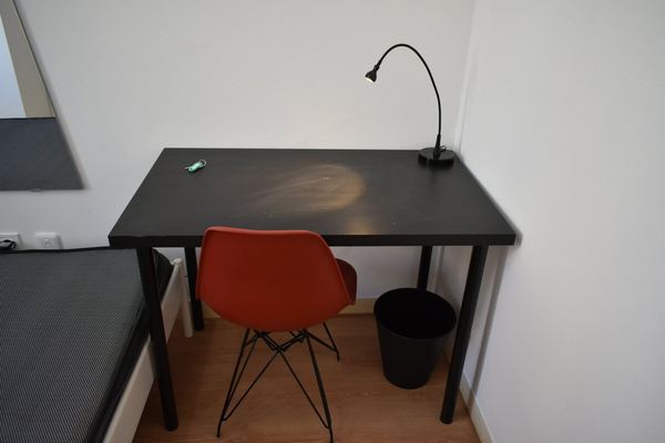 Inviting Double Room 6 with Desk & Natural Light — photo 47
