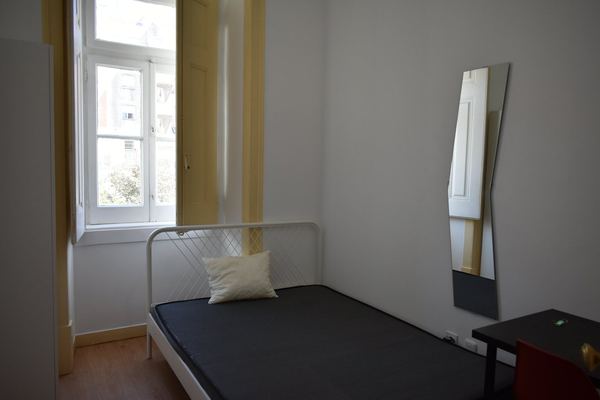Inviting Double Room 6 with Desk & Natural Light — photo 48
