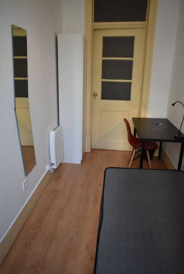Inviting Double Room 6 with Desk & Natural Light — photo 50