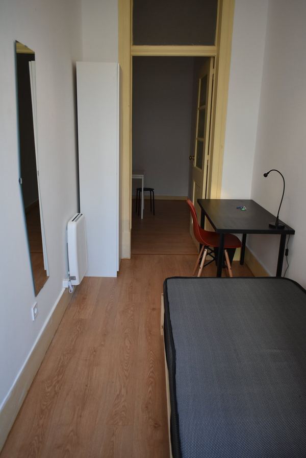 Inviting Double Room 6 with Desk & Natural Light — photo 51
