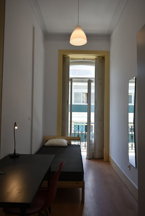 Inviting Double Room 6 with Desk & Natural Light — photo 53