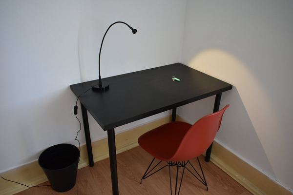Inviting Double Room 6 with Desk & Natural Light — photo 4