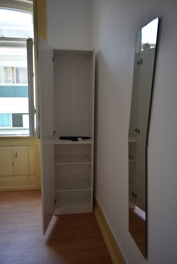 Inviting Double Room 6 with Desk & Natural Light — photo 5