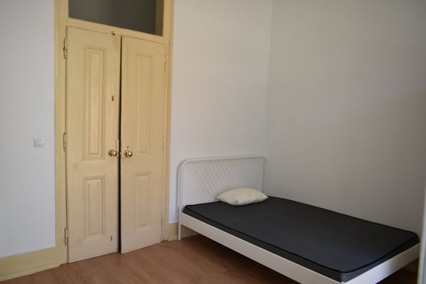 Inviting Double Room 6 with Desk & Natural Light — photo 57
