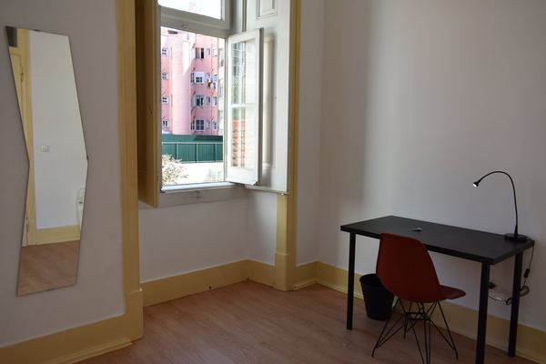 Inviting Double Room 6 with Desk & Natural Light — photo 65