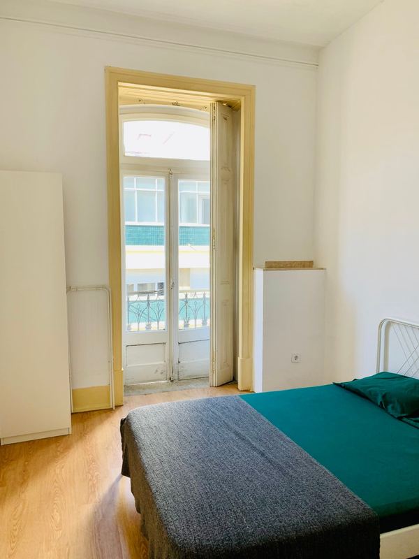 Inviting Double Room 6 with Desk & Natural Light — photo 73