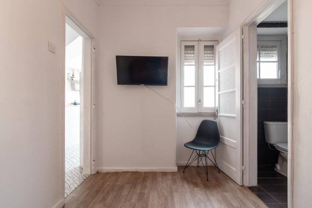 Inviting Double Room 4 with Natural Light — photo 10