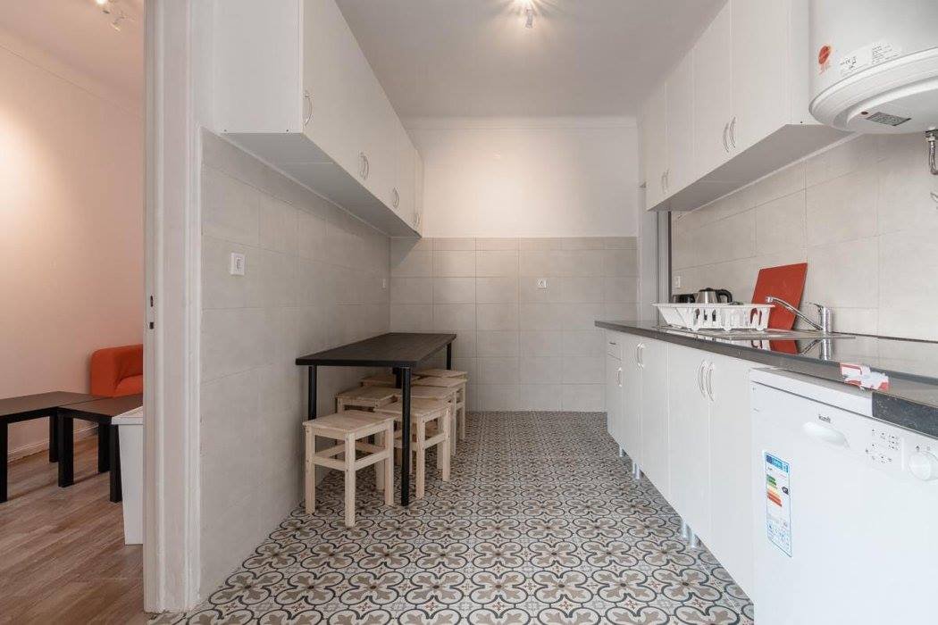 Inviting Double Room 4 with Natural Light — photo 18