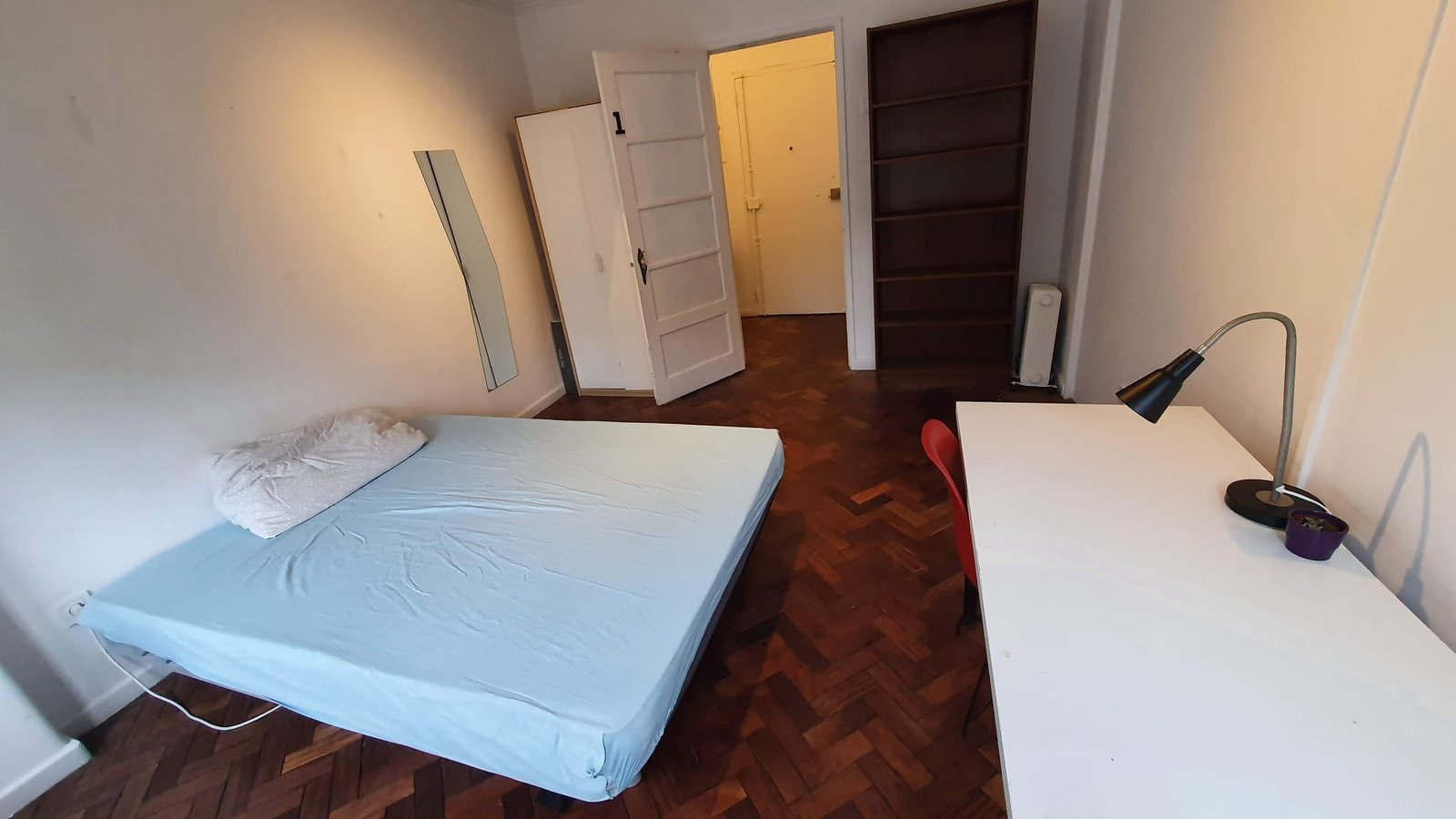 Elegant Double Room 1 in 7-Room Student Residency — Flat O, São Jorge de Arroios