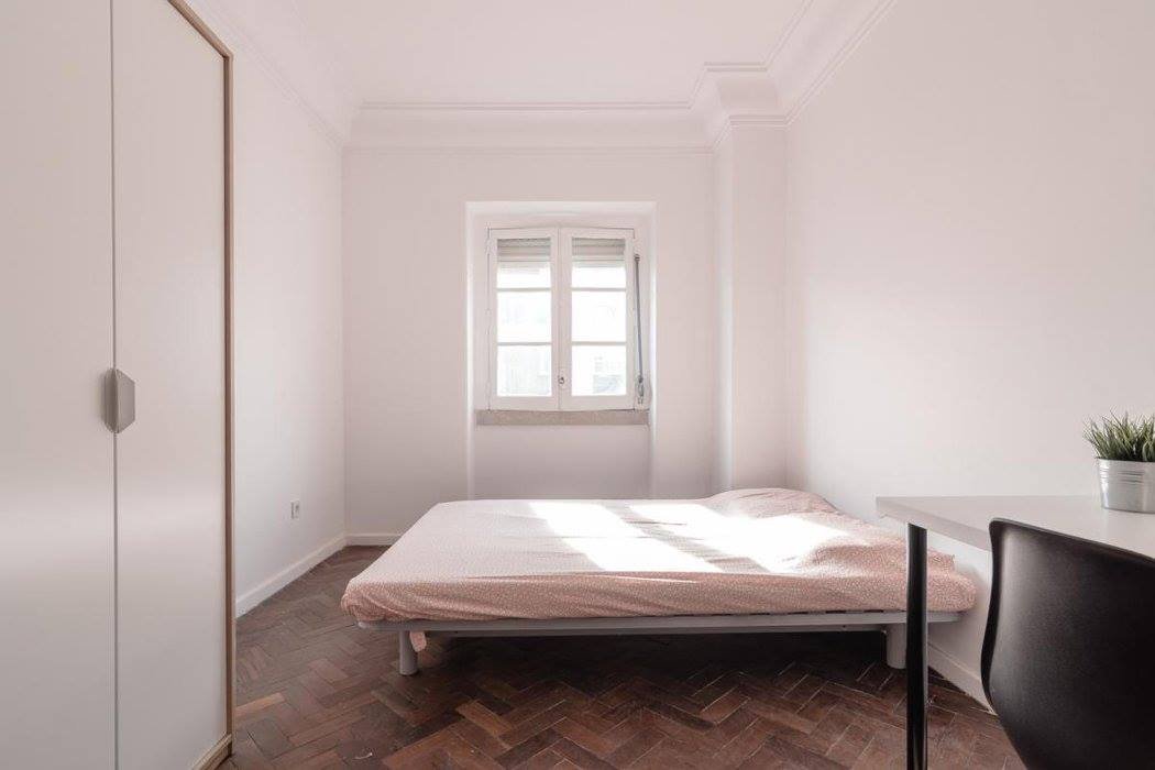 Inviting Double Room 4 with Natural Light — photo 34