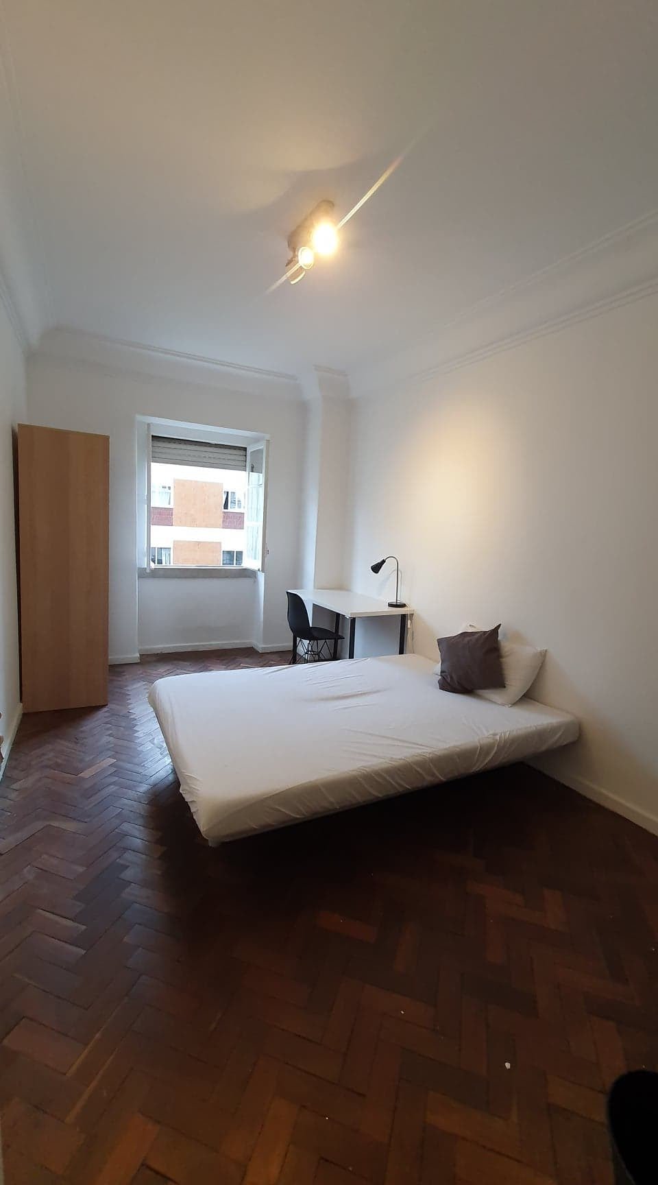 Inviting Double Room 4 with Natural Light — photo 36