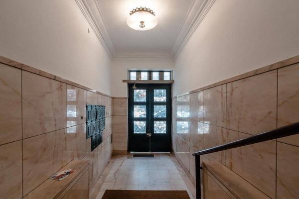 Inviting Double Room 3 with Natural Light & City View — photo 16