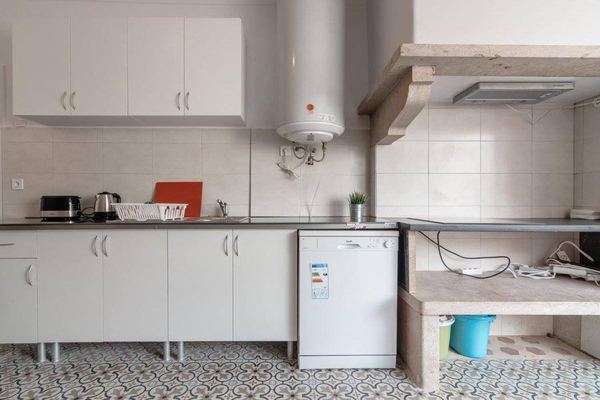 Inviting Double Room 3 with Natural Light & City View — photo 21